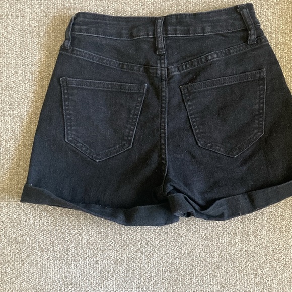 2 pairs of jean shorts - Picture 6 of 7